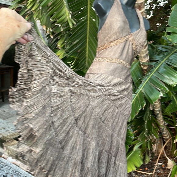 Cache metallic silk beaded halter dress with bow - Picture 5 of 12